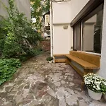 Stylish Apartment, Top Center!